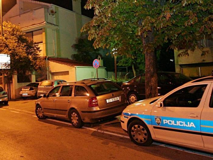 Zadarska policija provodi kriminalističku obradu nad tri osobe za koje postoje indicije da imaju veze s eksplozijom koja se u noći s četvrtka na petak dogodila u dvorištu kuće zadarskog odvjetnika Davora Buljana.