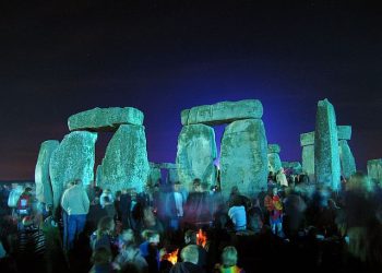 Stonehenge Summer Solstice eve 02 1308637605