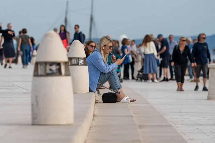 turisti riva kruzer leut podmornice 26