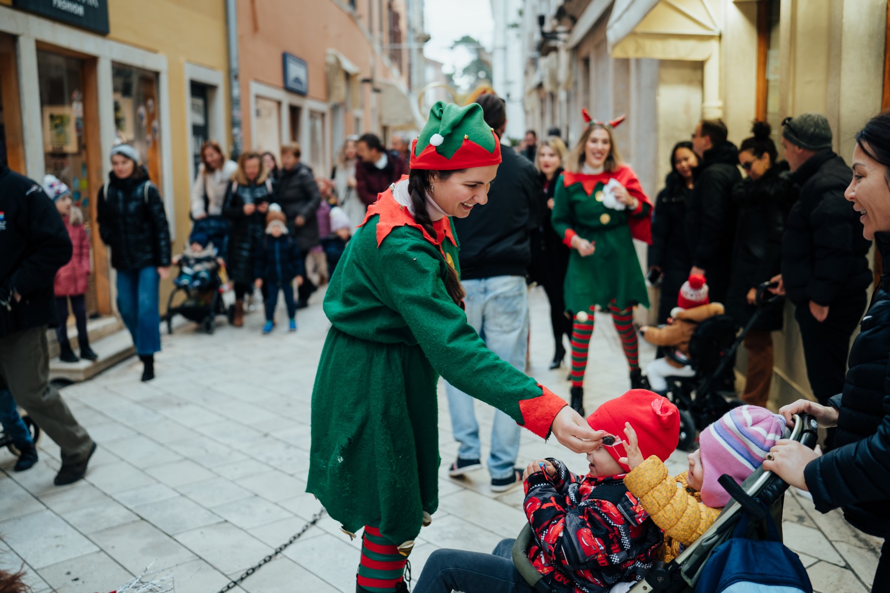 04 Promenada sv. Nikole Advent u Zadru 6.12.2024 Foto Matija Lipar