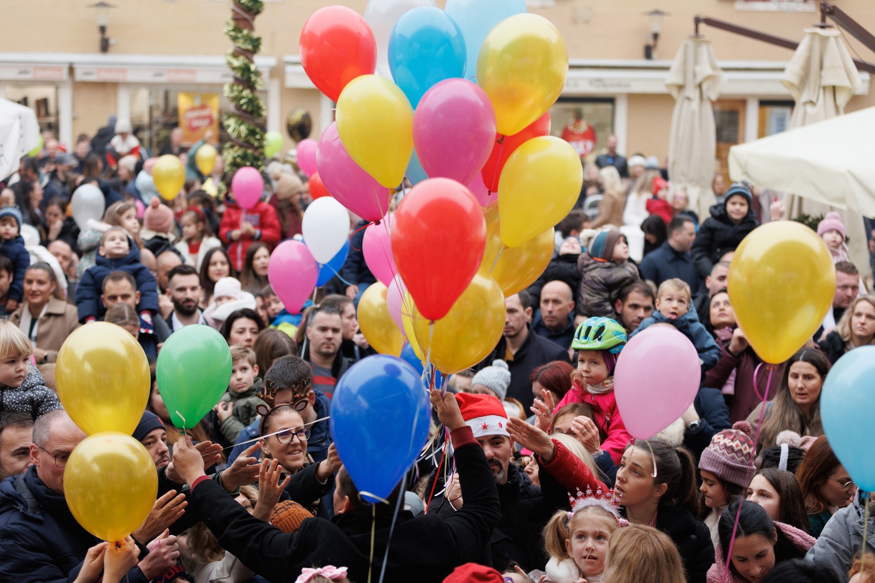 14 Djecji docek Nove godine Narodni trg 31.12.2024 Foto Bojan Bogdanic