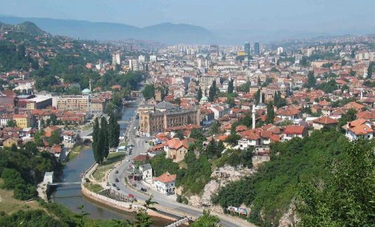 2117047_Sarajevo_sprawling_along_the_Miljacka_River_Sarajevo_1232122811.jpg