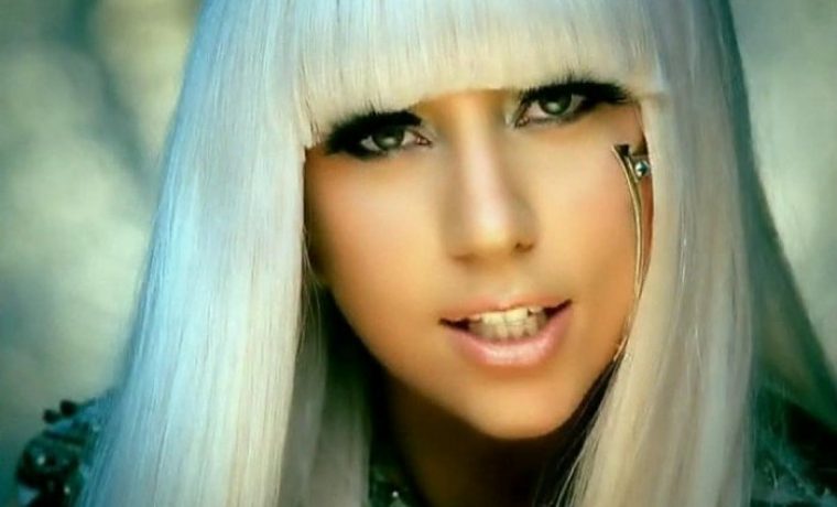 3956_LadyGaga_PokerFace_ev5_1288775203.jpg