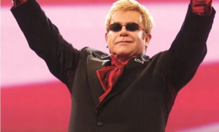 Elton_John_1292930451.jpg