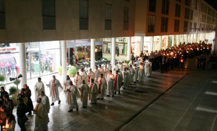 procesija9m_1227466321.jpg