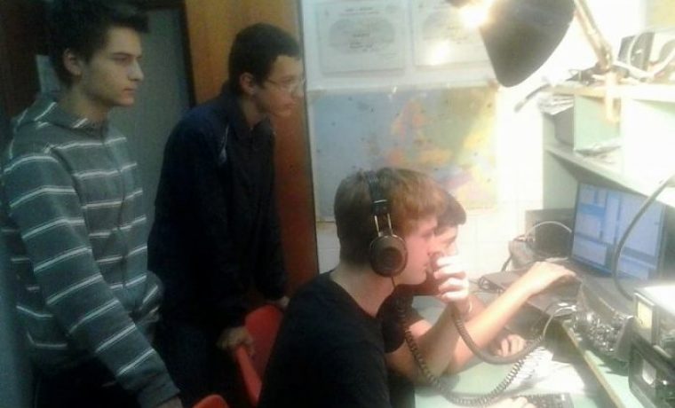 radio_amateri_1384245835.jpg